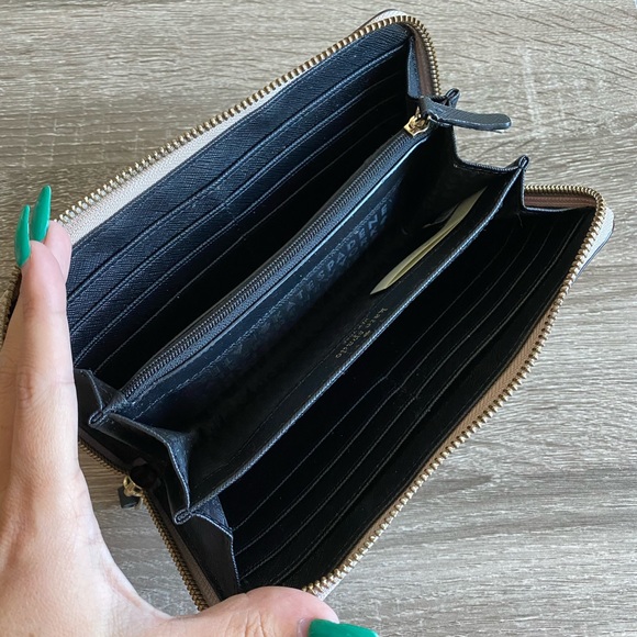 Kate Spade Wallet - Picture 4 of 10